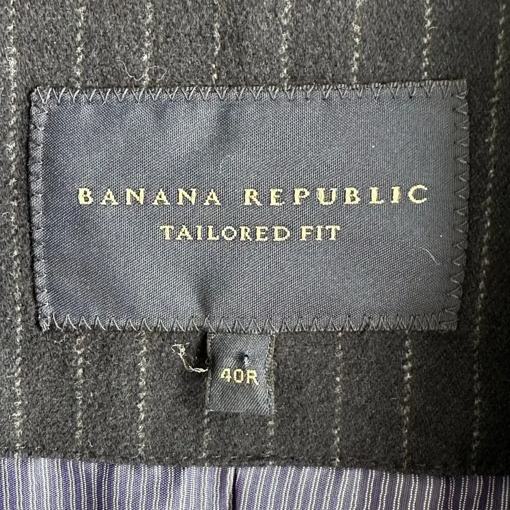Banana Republic Tailored Fit Navy Pinstripe Blazer Sport Coat 40R Italian Fabric